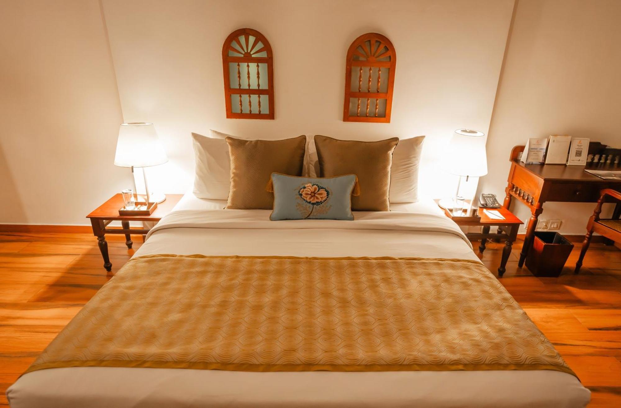 The Leela Ashtamudi, A Raviz Hotel Kollam Kültér fotó A bedroom at the hotel