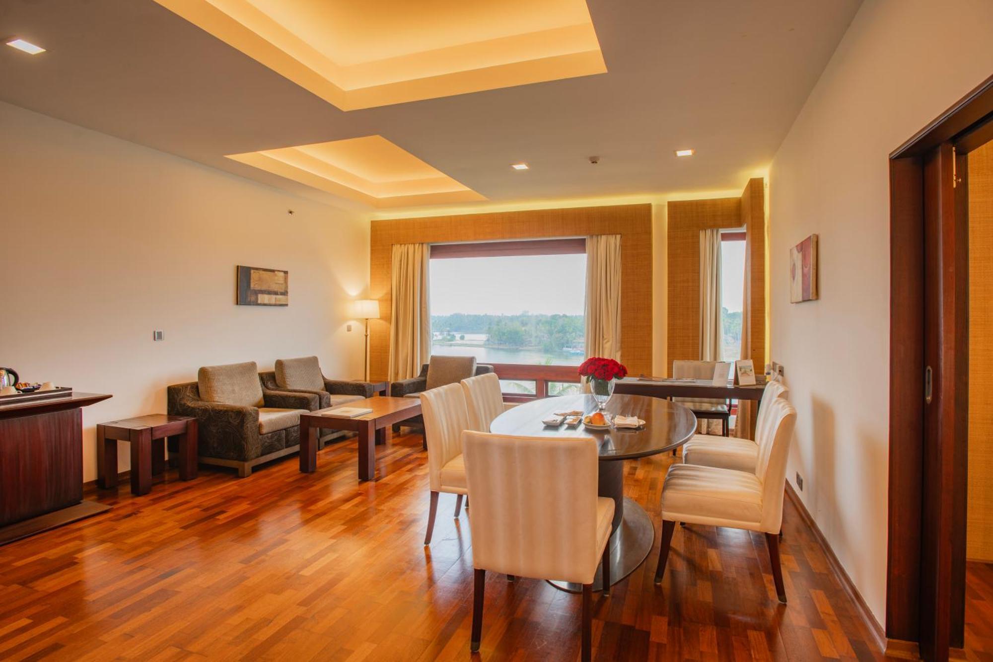 The Leela Ashtamudi, A Raviz Hotel Kollam Kültér fotó Suite at the hotel