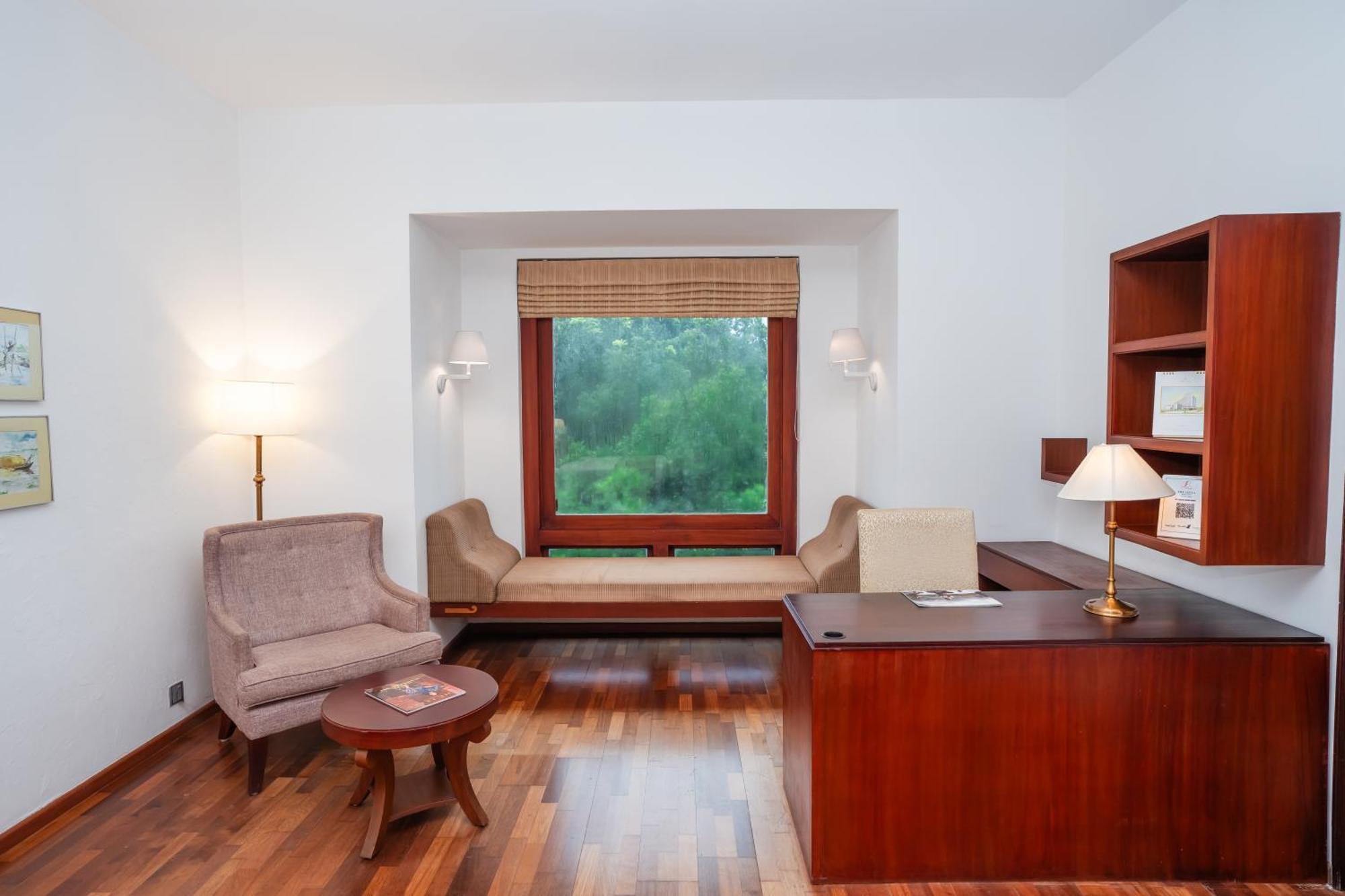 The Leela Ashtamudi, A Raviz Hotel Kollam Kültér fotó A room at the hotel