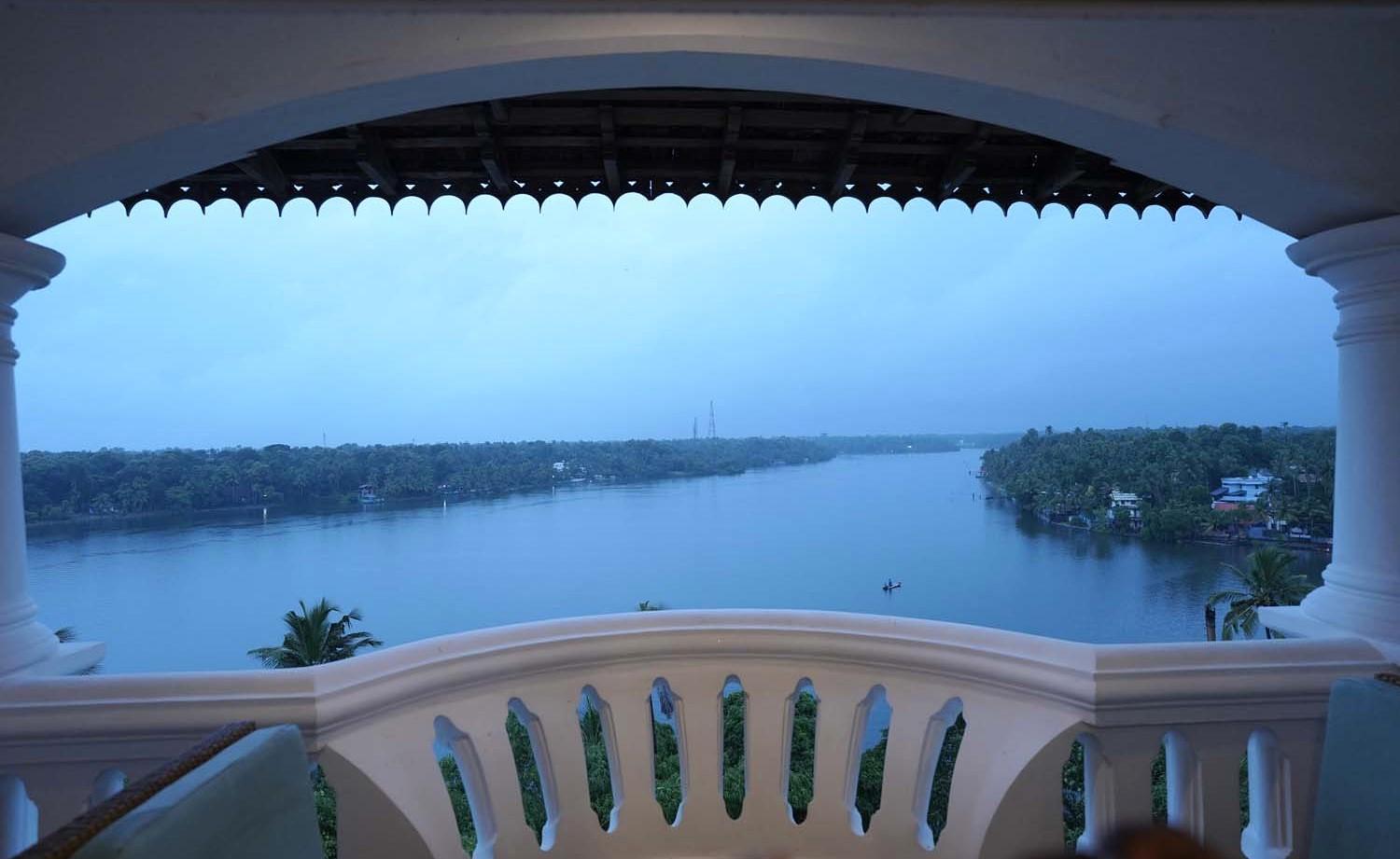 The Leela Ashtamudi, A Raviz Hotel Kollam Kültér fotó View of the backwaters from the hotel