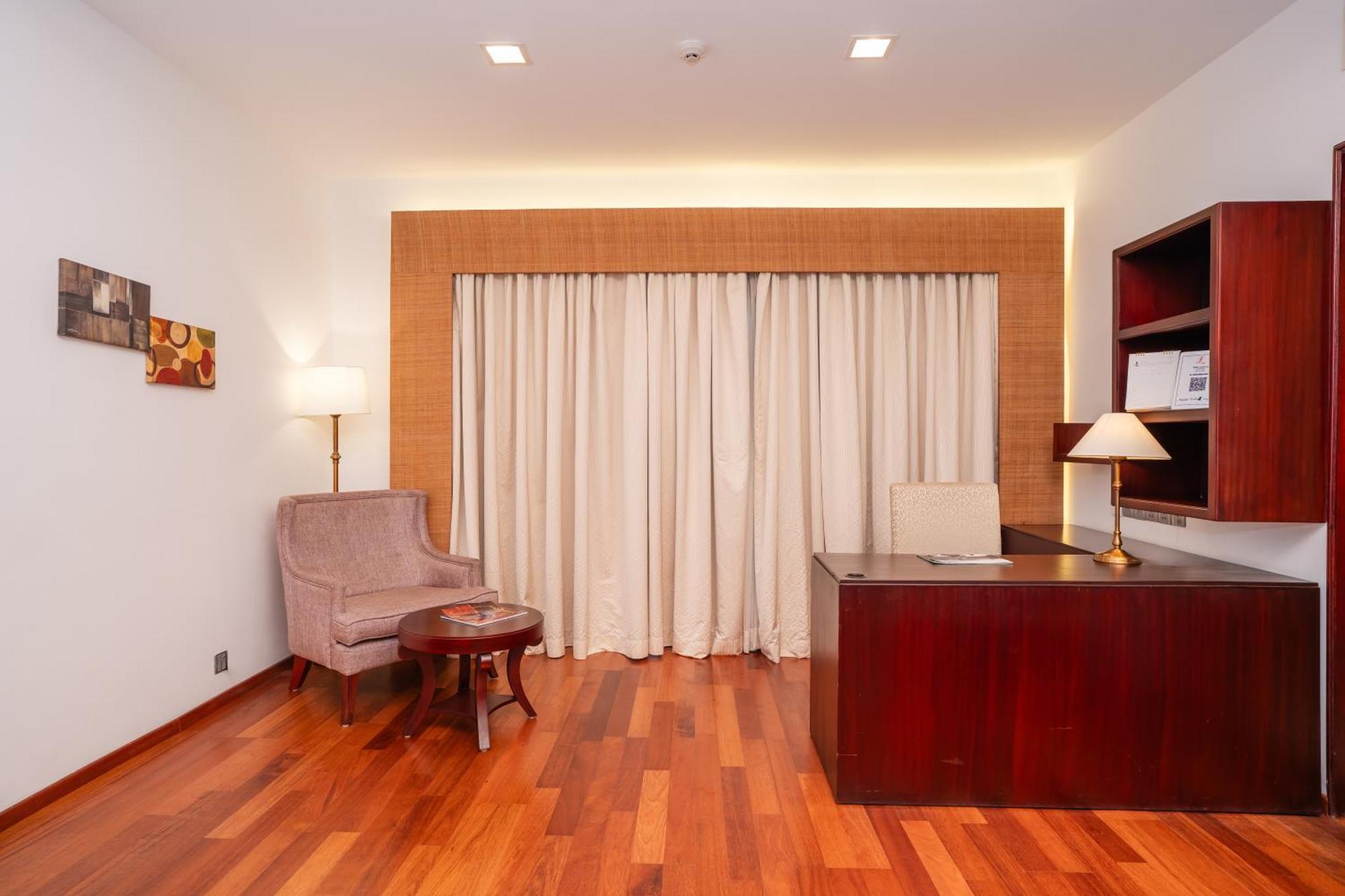 The Leela Ashtamudi, A Raviz Hotel Kollam Kültér fotó Office of the Rector