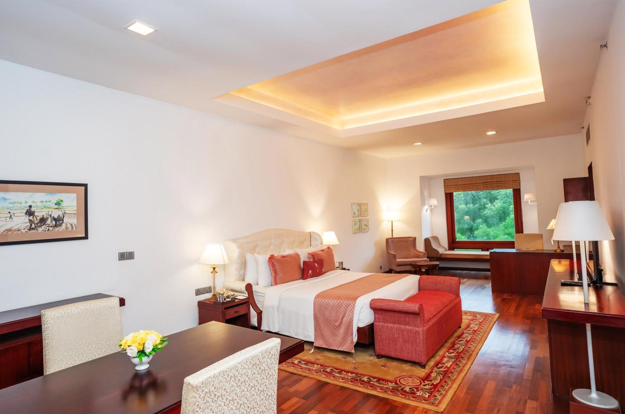 The Leela Ashtamudi, A Raviz Hotel Kollam Kültér fotó A suite at the Taj Bengal