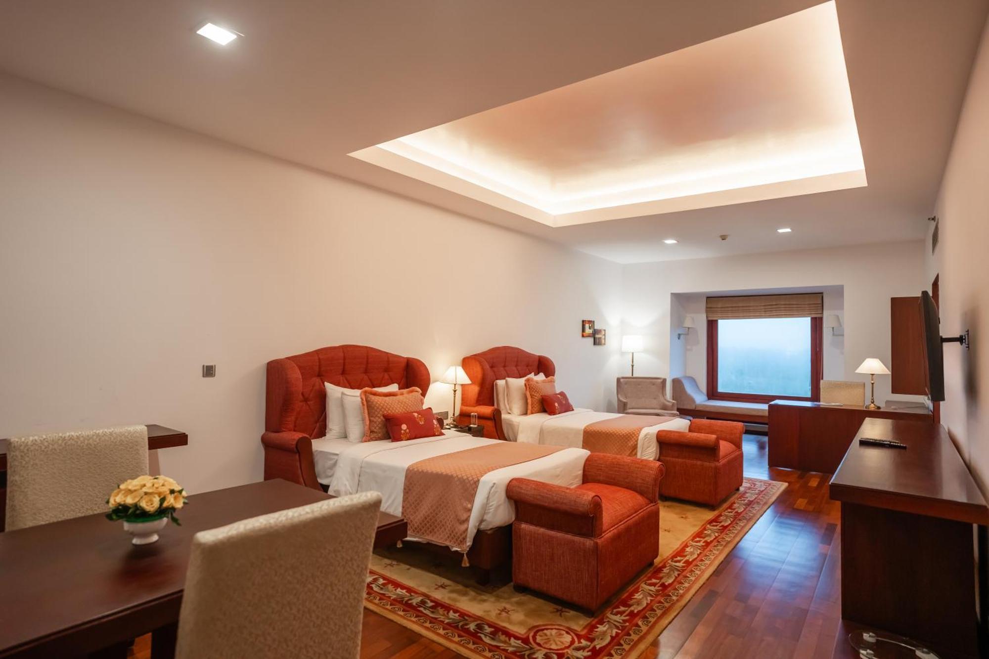 The Leela Ashtamudi, A Raviz Hotel Kollam Kültér fotó A suite at the Taj Bengal