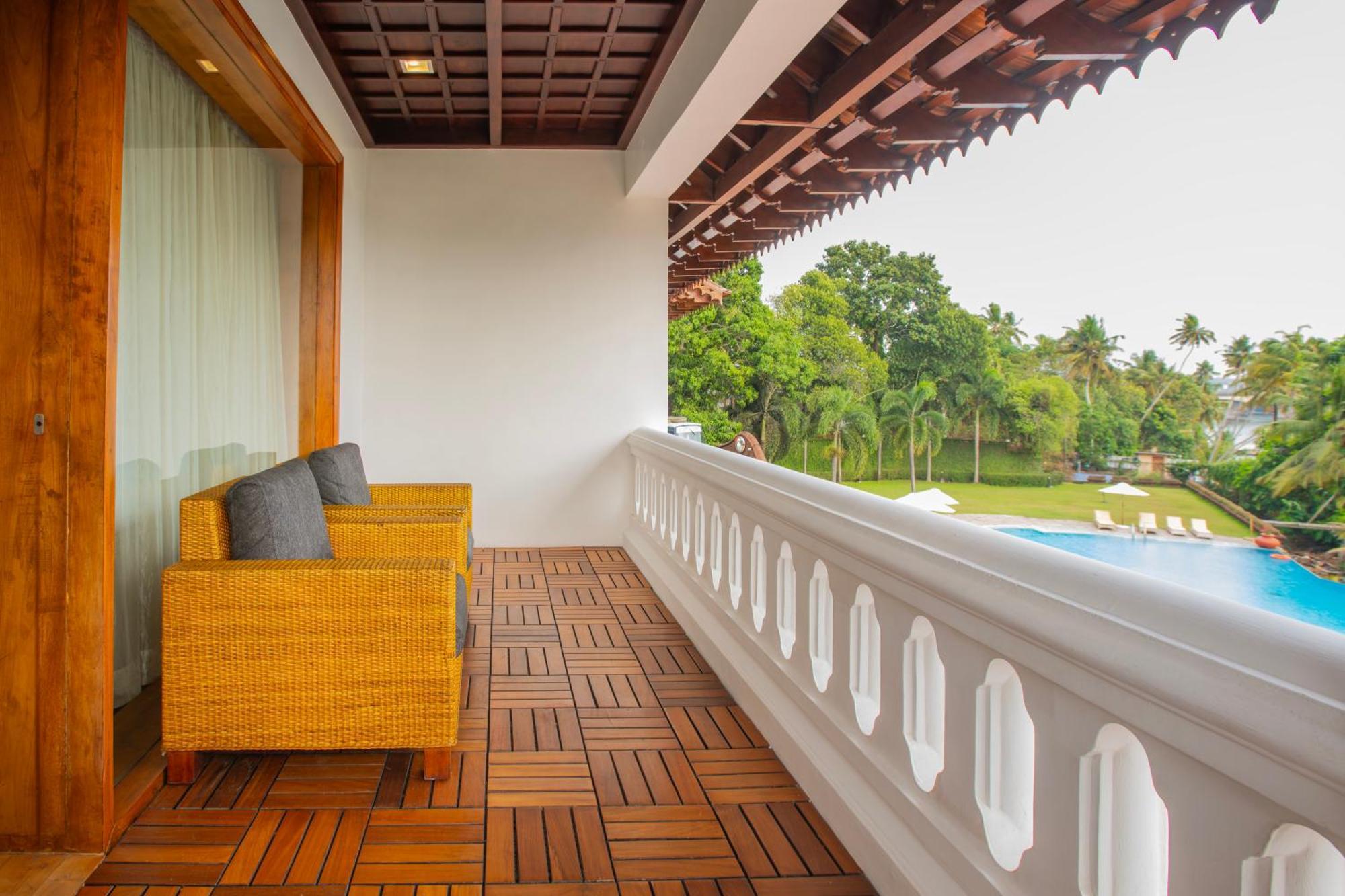 The Leela Ashtamudi, A Raviz Hotel Kollam Kültér fotó A balcony