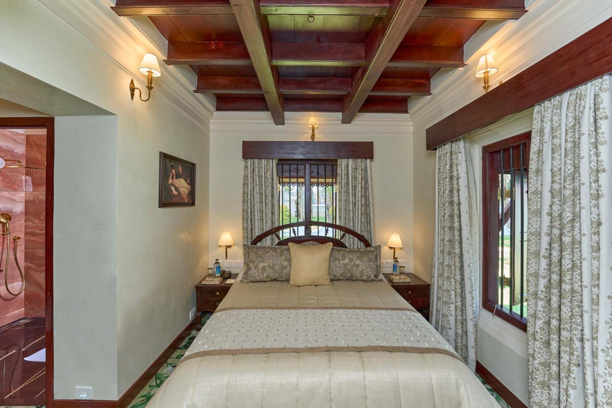 The Leela Ashtamudi, A Raviz Hotel Kollam Kültér fotó A bedroom at the resort