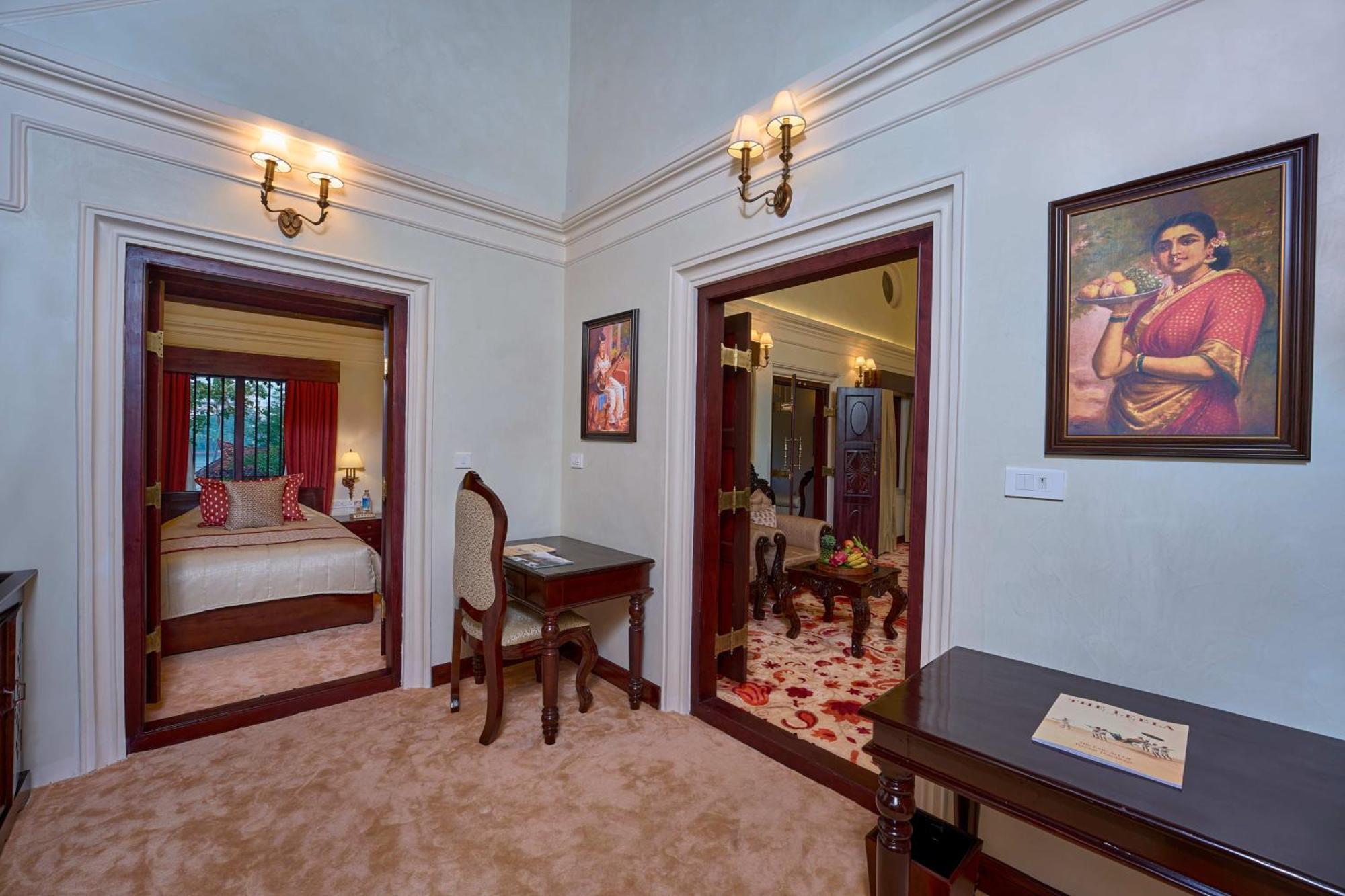 The Leela Ashtamudi, A Raviz Hotel Kollam Kültér fotó A suite at the hotel