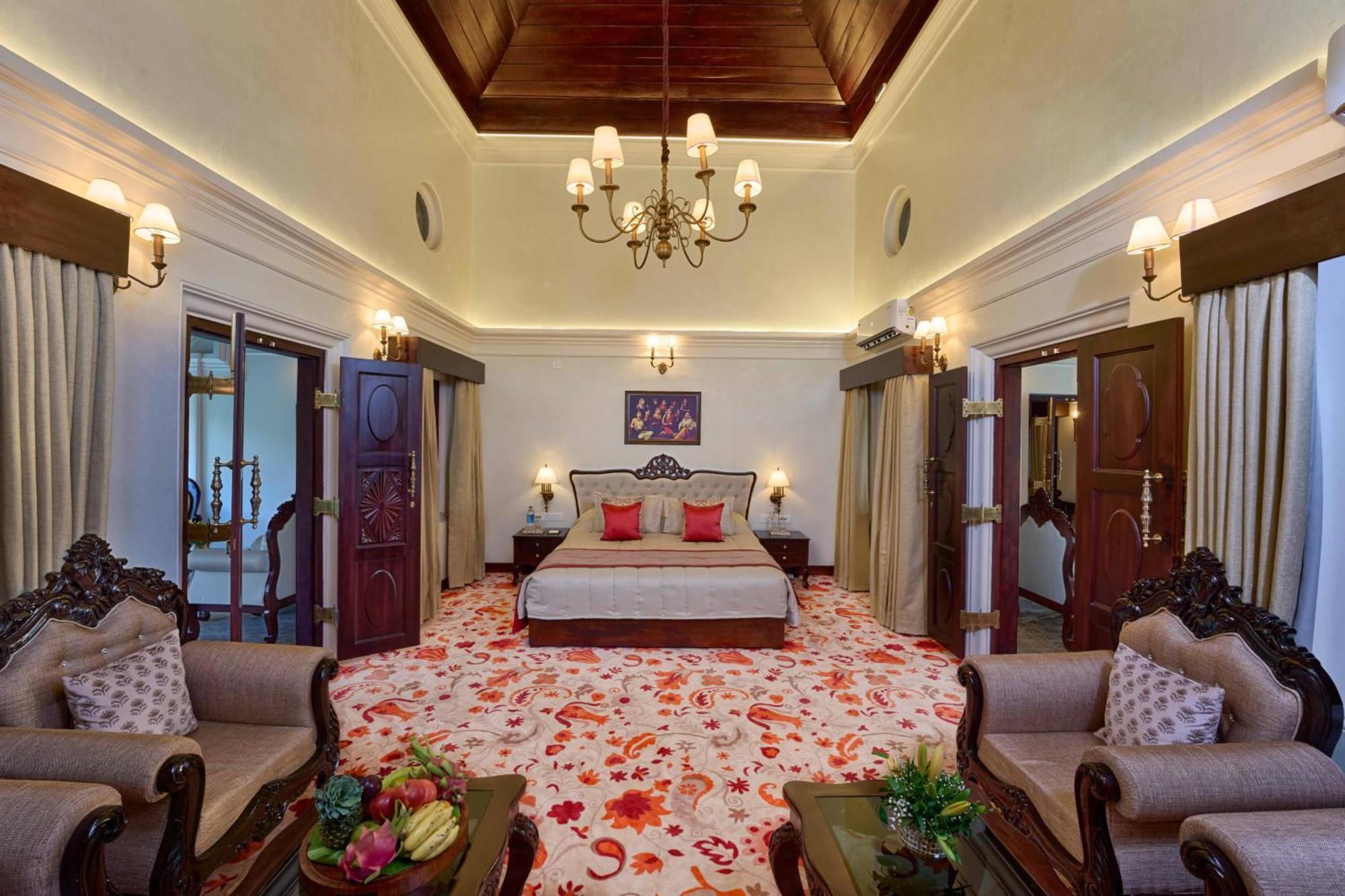 The Leela Ashtamudi, A Raviz Hotel Kollam Kültér fotó A bedroom at the Taj Bengal