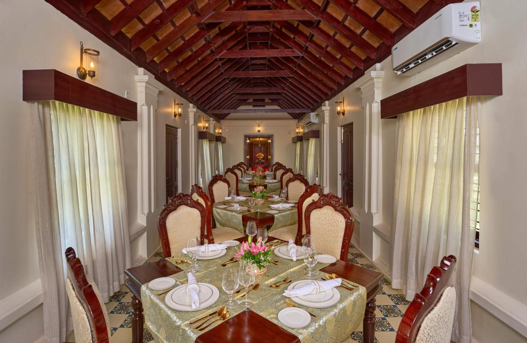 The Leela Ashtamudi, A Raviz Hotel Kollam Kültér fotó Dining Hall